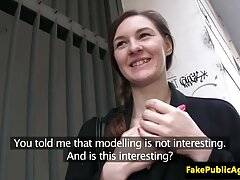Stepsister affronta il suo fratellastro di controllare il porno video casalinghe italiane suo fuori