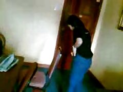 Nero video porno casalingo amatoriale donna cheats con il vicino mentre fare laundry